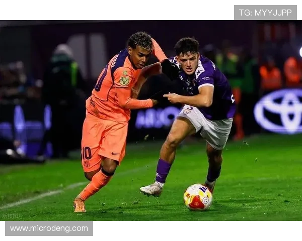 巴萨防守体系从整体稳固到频繁失位，问题根源何在？